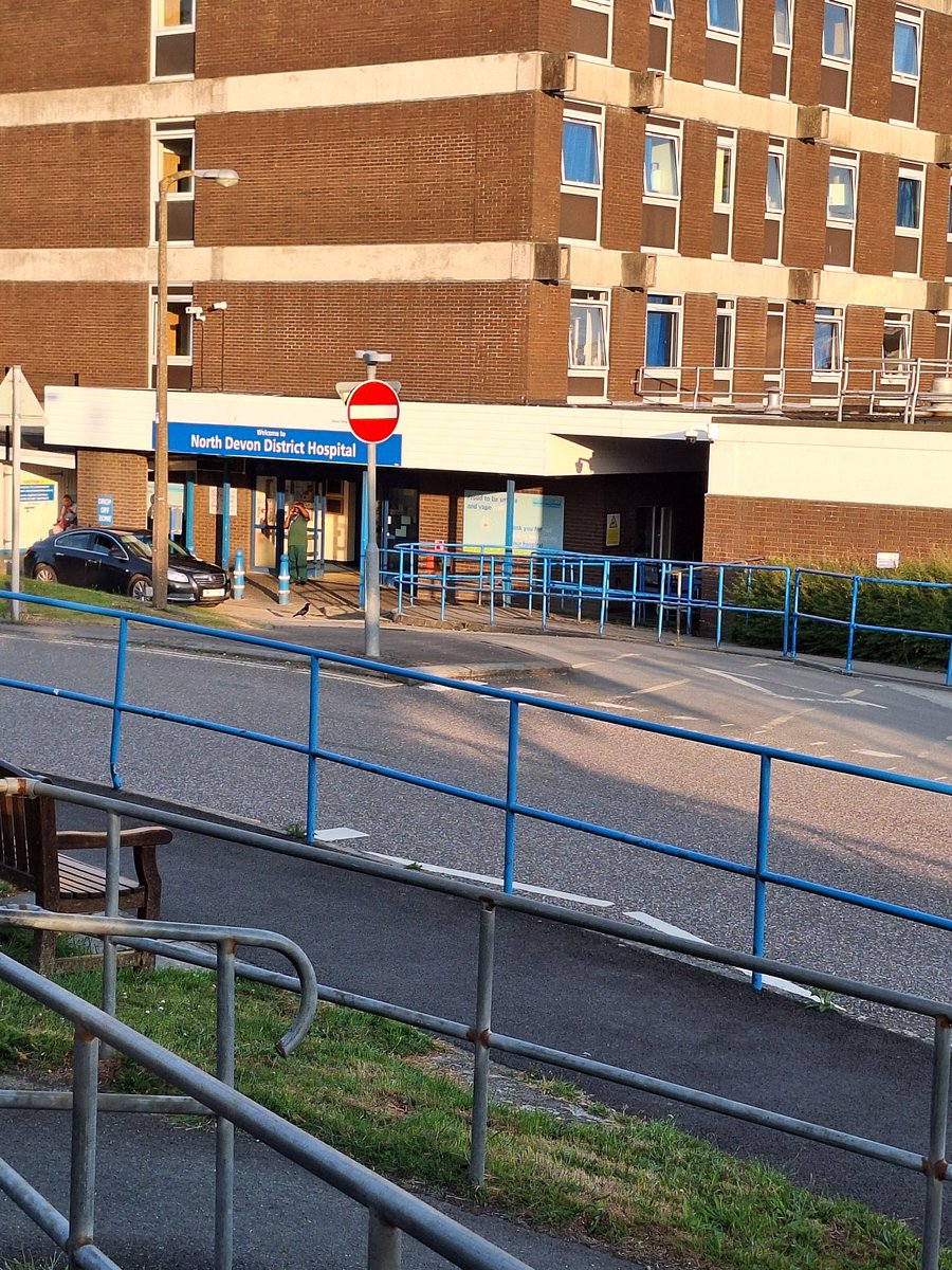 JennyWhitefoot's tweet photo. @DPT_NHS #EPMA #OMNICELL final push nearly there 🙌👏 #amazingteamwork here to ensure patient safety & deliver NHS long term plan #nhslongtermplan #digitaltransformation https://t.co/vp6hWWLRng