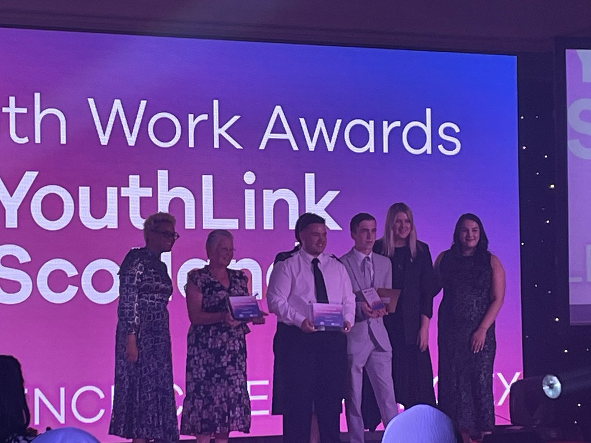 Neil Young tweet media