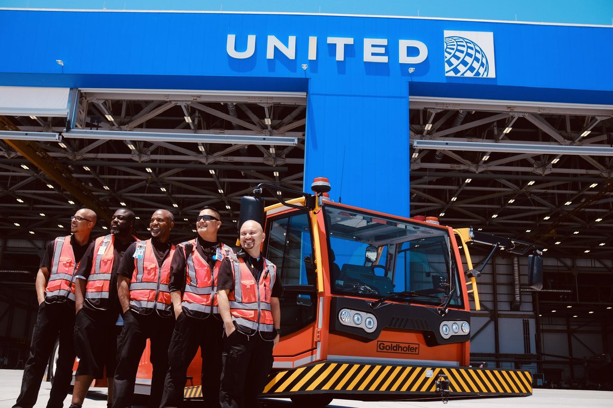 Aircraft Move Team tweet media