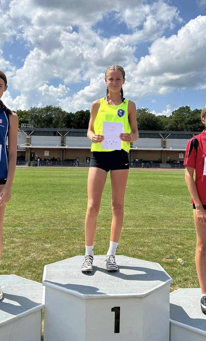 SHSPEDEPT1's tweet image. So many incredible performances from our athletes today  at  the  District  Champs. More PB’s and medals than we can remember. Official Team Results due tomorrow and we are confident of exciting news! 😊👏#HardWorkPaysOff #SHSAthletics