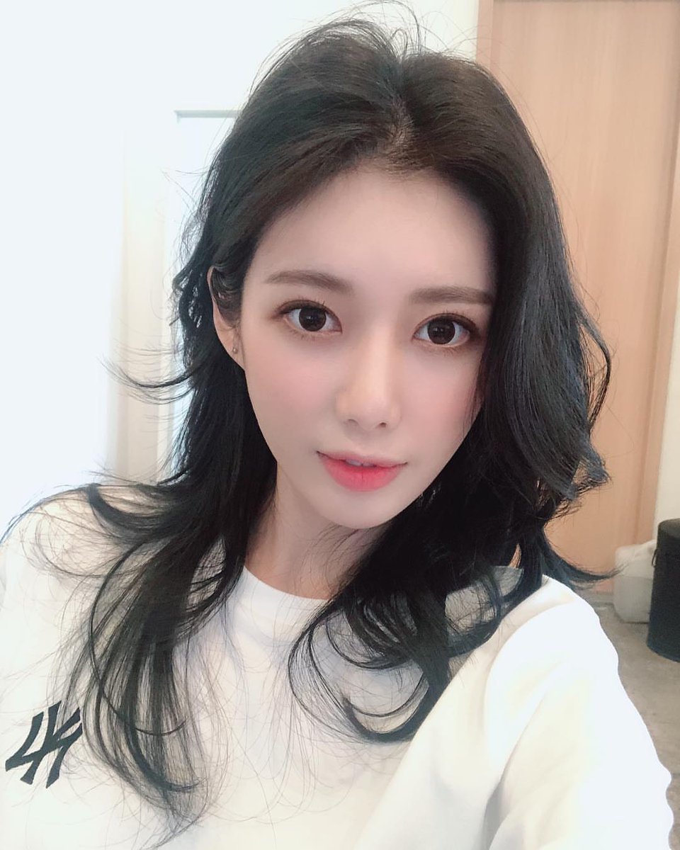 Ofeh4's tweet photo. A new hairstyle = A new mood😉
#sunnyday https://t.co/iDq5t0GTCt