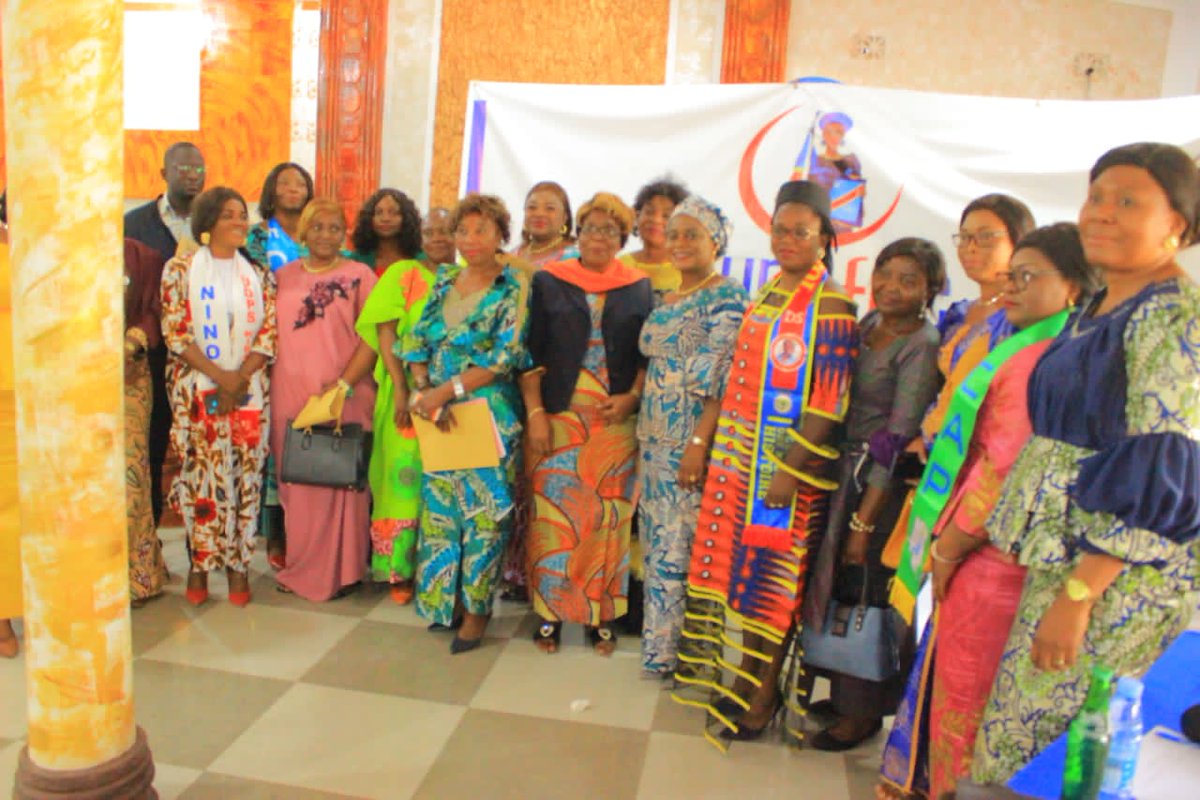 CarineKanku4's tweet photo. La Dynafec Haut,-Katanga a organisé une rencontre entre les leaders politiques et les femmes candidates autour de l'alignement accru des femmes sur les listes des candidats, nous distinguons la présence de la ministre provincial du genre,famille et enfants à cet échange. https://t.co/XktXYBDOKD