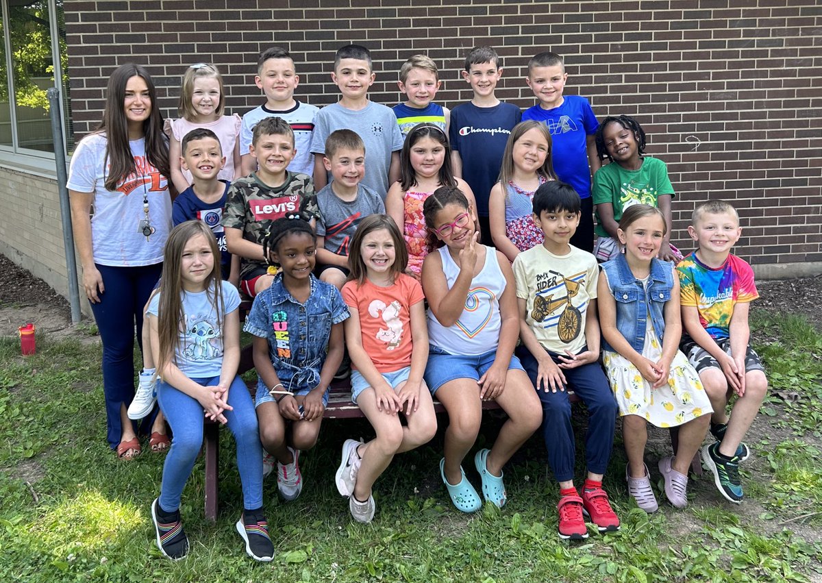 Enjoying our last few days together 🧡 #EEfamily