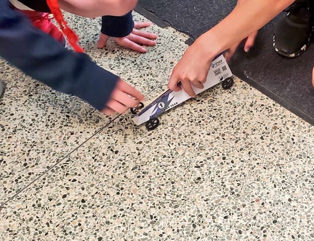 vickiemorgado1's tweet photo. Fun afternoon working with grade 6/7 students @StDominicDP and @DPOYAP and finding apprenticeships in @myblueprint #dpguidance https://t.co/9tHj91s10B