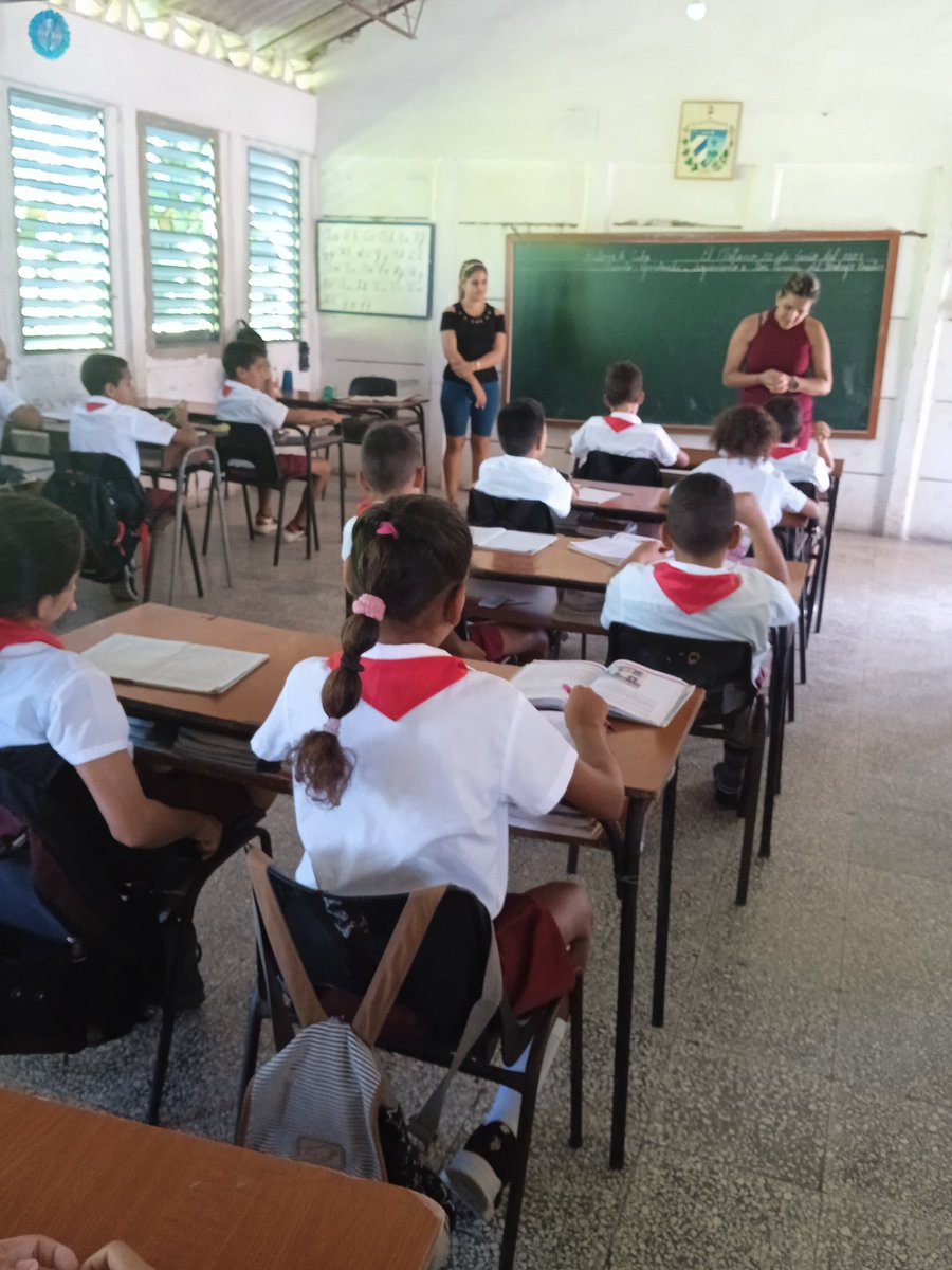 yarycubana's tweet photo. Hoy compartimos con los pioneros, profesores y directivos de la escuela primaria Josué País nos interesamos por el funcionamiento de la OPJM por la preparación para las pruebas finales  @AnierArnedoS @aylinalvarezG @Colina_VClara @DiazCanelB @UJCdeCuba https://t.co/zkg9U4SR5G