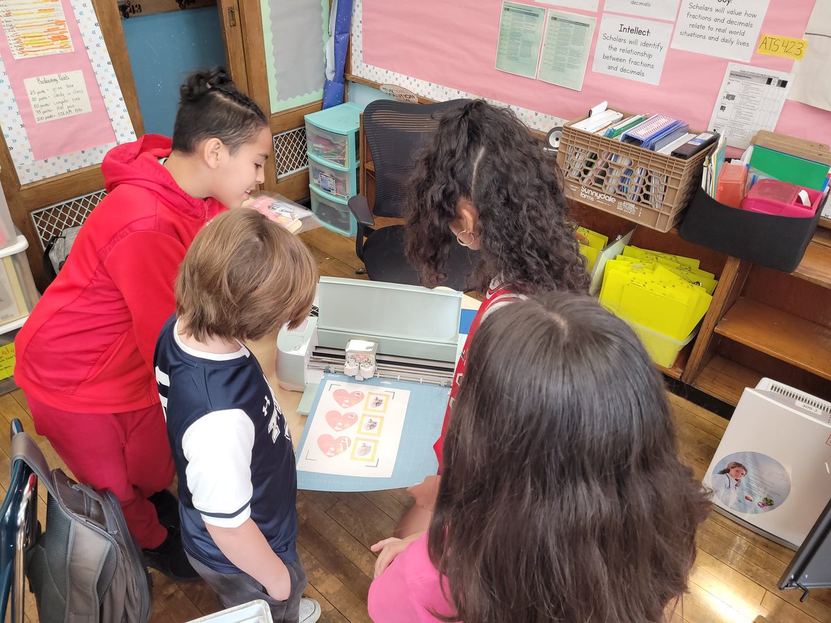 Scholars designed, printed and cut their own logos for their upcoming podcasts on the Industrial Revolution and climate change. Thanks to the donors from <a href="/DonorsChoose/">DonorsChoose</a> for funding this great project. <a href="/Ps45R/">PS45R</a> <a href="/CChavezD31/">Christine Chavez</a>