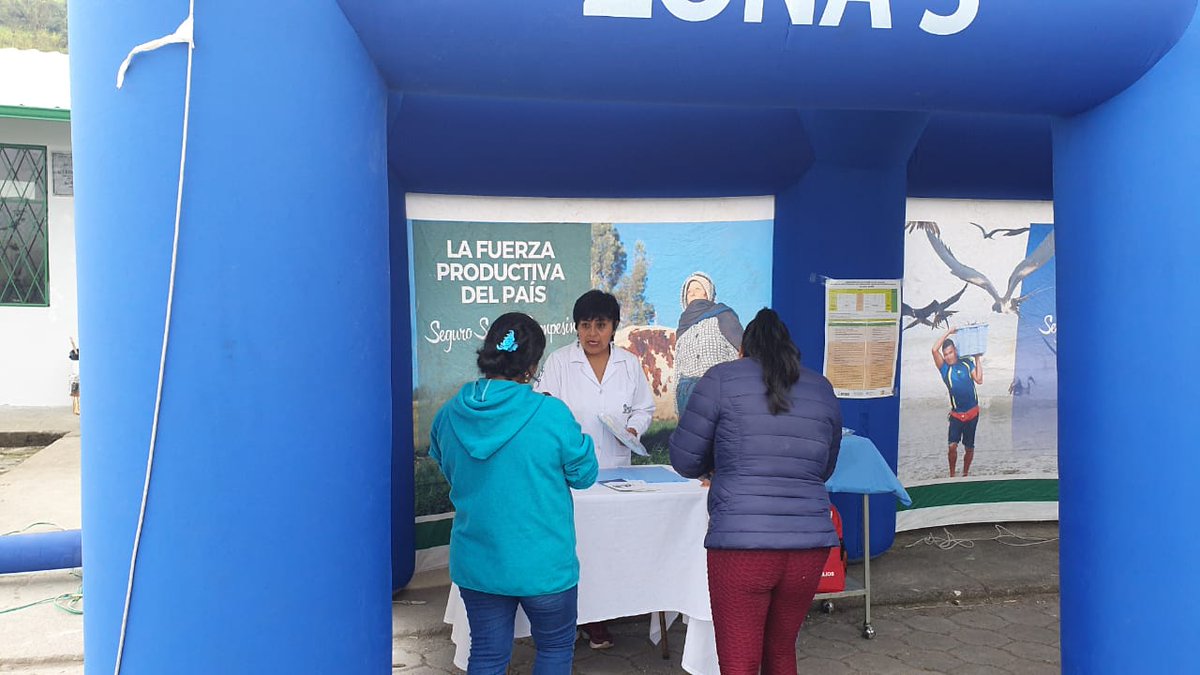IESS_SSC's tweet photo. Además, promovieron la atención en el stand de la campaña de prevención de cáncer de cuello uterino y realizaron una visita técnica a la unidad médica. https://t.co/ojkyvmRfm3
