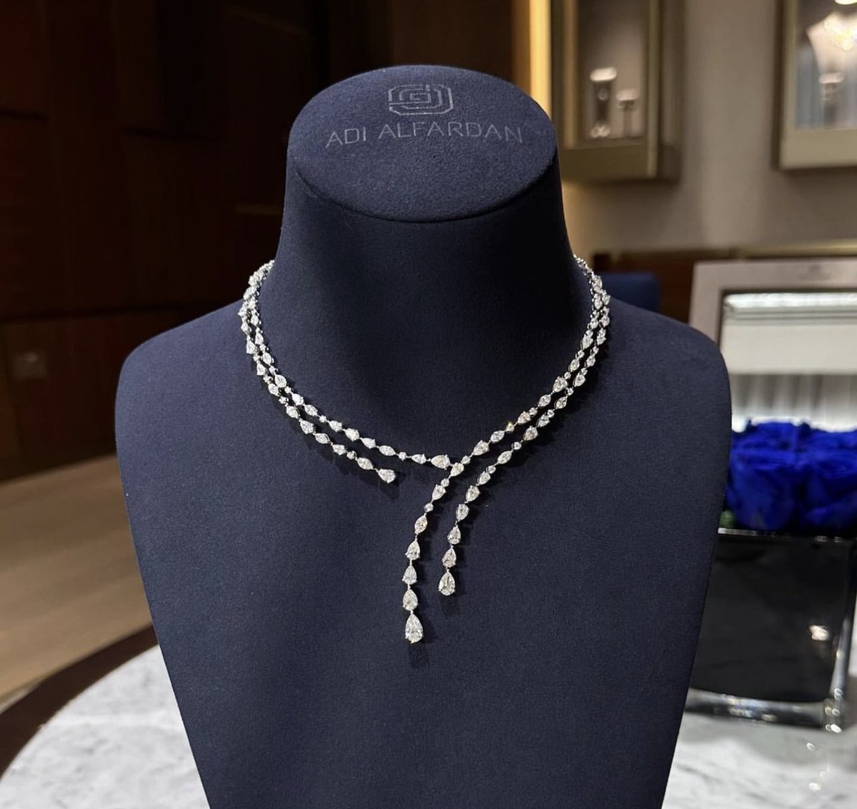 styleinour's tweet photo. من مجوهرات عدي الفردان اسم الطقم - تلاقي العهود - 
شوفوا اللمعه💎✨ ! https://t.co/j08Ndgk7If