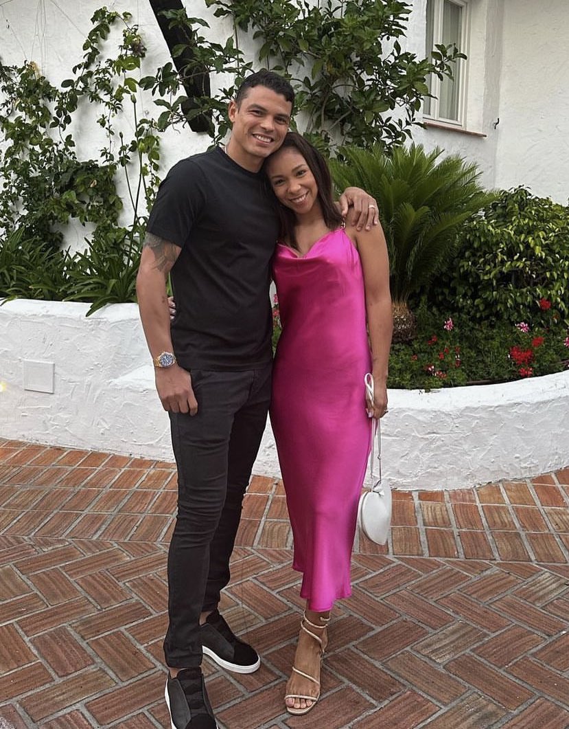 vaidesmaiar's tweet photo. 🚨VEJA: Belle Silva, esposa de Tiago Silva, deixa comentário em publicação de Neymar https://t.co/nvQXIxbPt6