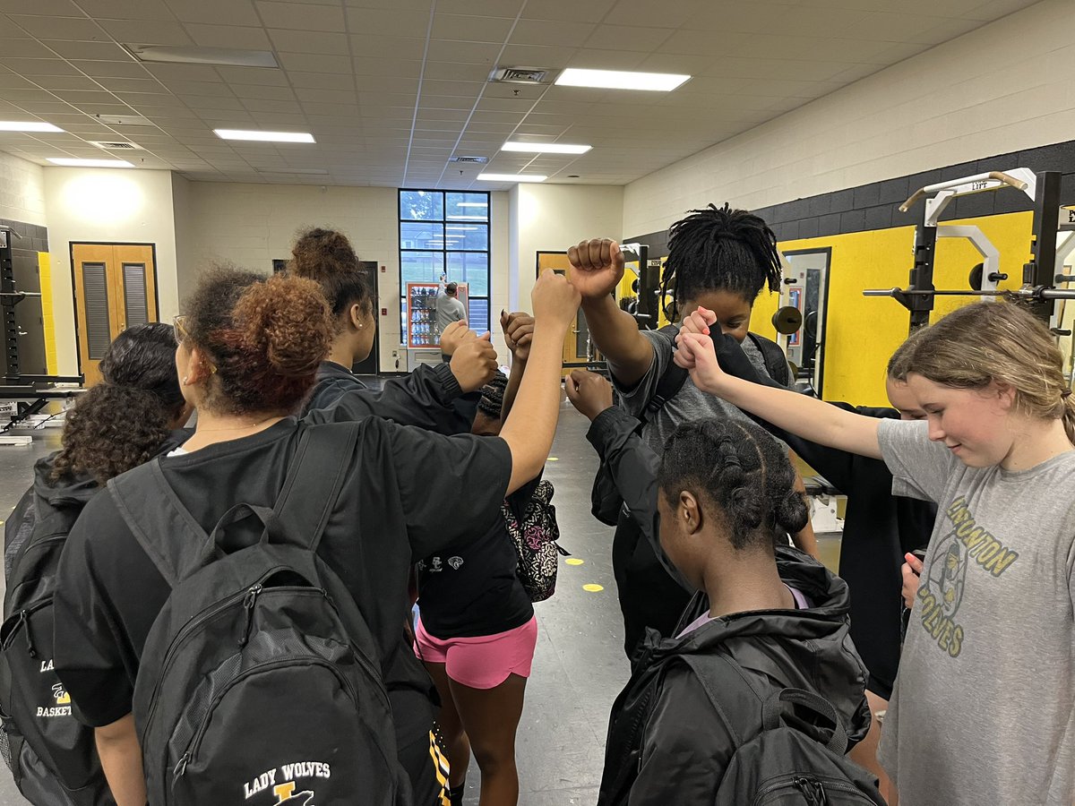 LincolntonWBB's tweet image. These girls have put in 💪 this week preparing for Charlotte Team Camp Friday… can’t wait 🙌🏀. Almost there. #WolvesatWork #FewWillHunt