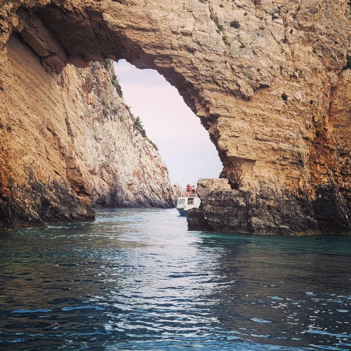 FluffySpaceCat's tweet photo. Some caves
#FluffySpaceCat #holiday #holidayvibes #zante #zakinthos #kericaves #holiday #beautiful https://t.co/rToRUTJKtf