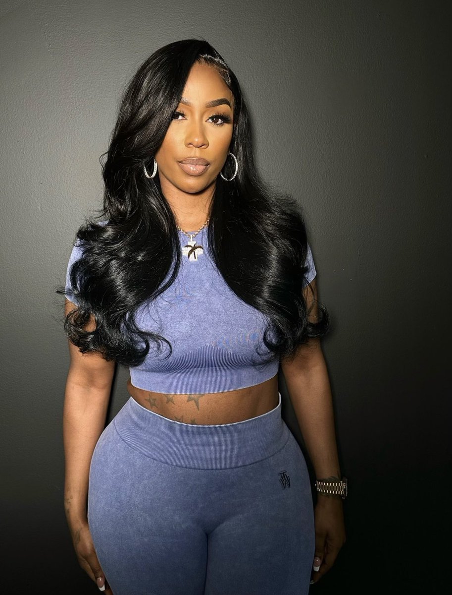 TDWMike's tweet photo. @bigpeezyyy_ Y’all see y’all homegirl #KashDoll in my TDW women’s set 🔥🔥 link in bio come grab u one or two https://t.co/Vmpam1R2as
