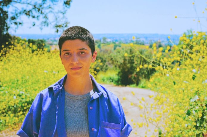 Today, LA-based indie singer/songwriter Jess Kallen has shared a new album, 'Exotherm,' out now via <a href="/NewProfessor/">New Professor</a>. Accompanying the record, Kallen has also shared a new video for their track "Oolong," premiering with Under the Radar.
undertheradarmag.com/news/premiere_…