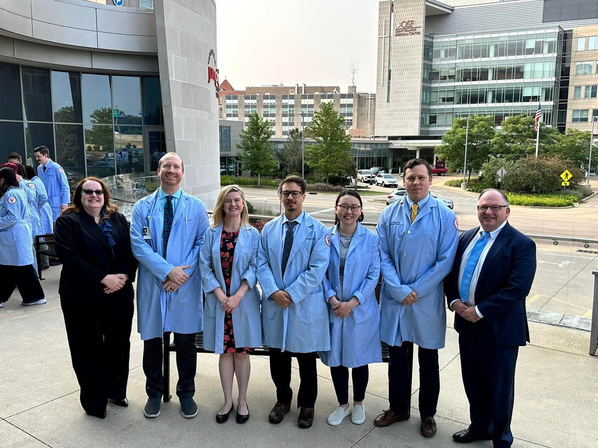 ScottPainterMD's tweet photo. Crazy how fast 5 years can go. So grateful for all of my training in Peoria and the incredible learning experiences. I’ll miss you all very much! @laurarbrownmd @Richard73606626 @JenRehbeinMD @EliseTallman_MD https://t.co/I4GGJMPVSo