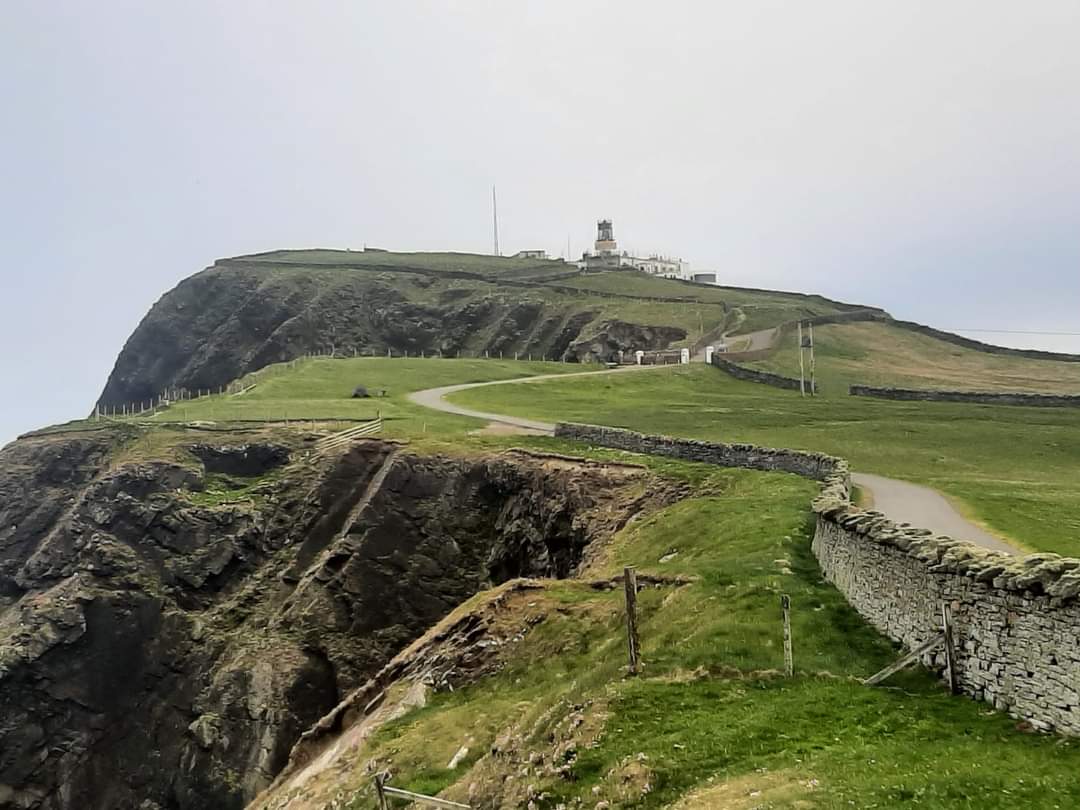 Eindelijk, weer terug op #Sumburgh, #Puffin #Paradise
Sumburgh Head Lighthouse &amp; Visitor Centre 
Finally, back on Sumburgh, Puffin Paradise
#breien #stricken #tricoter #thedutchknitters #CarlaMeijsen  #shetland