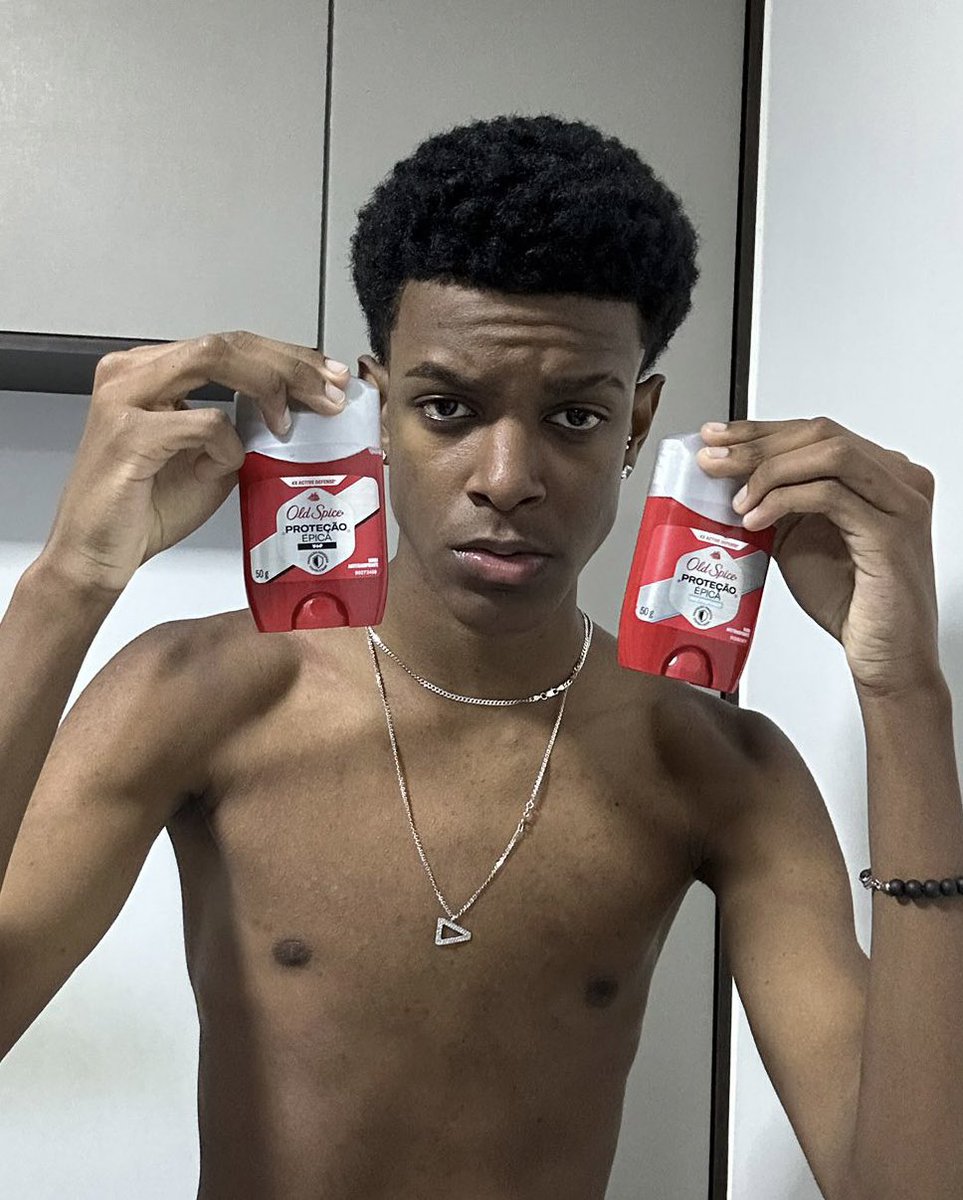 ae rapaziada hoje depois de anos vai ter live com a @oldspicebrasil, encarar uns desafio no paraiso do sovaco e saber mais sobre as novas fragrâncias. Brota, mas não vem fedendo 👋🏾 *publi