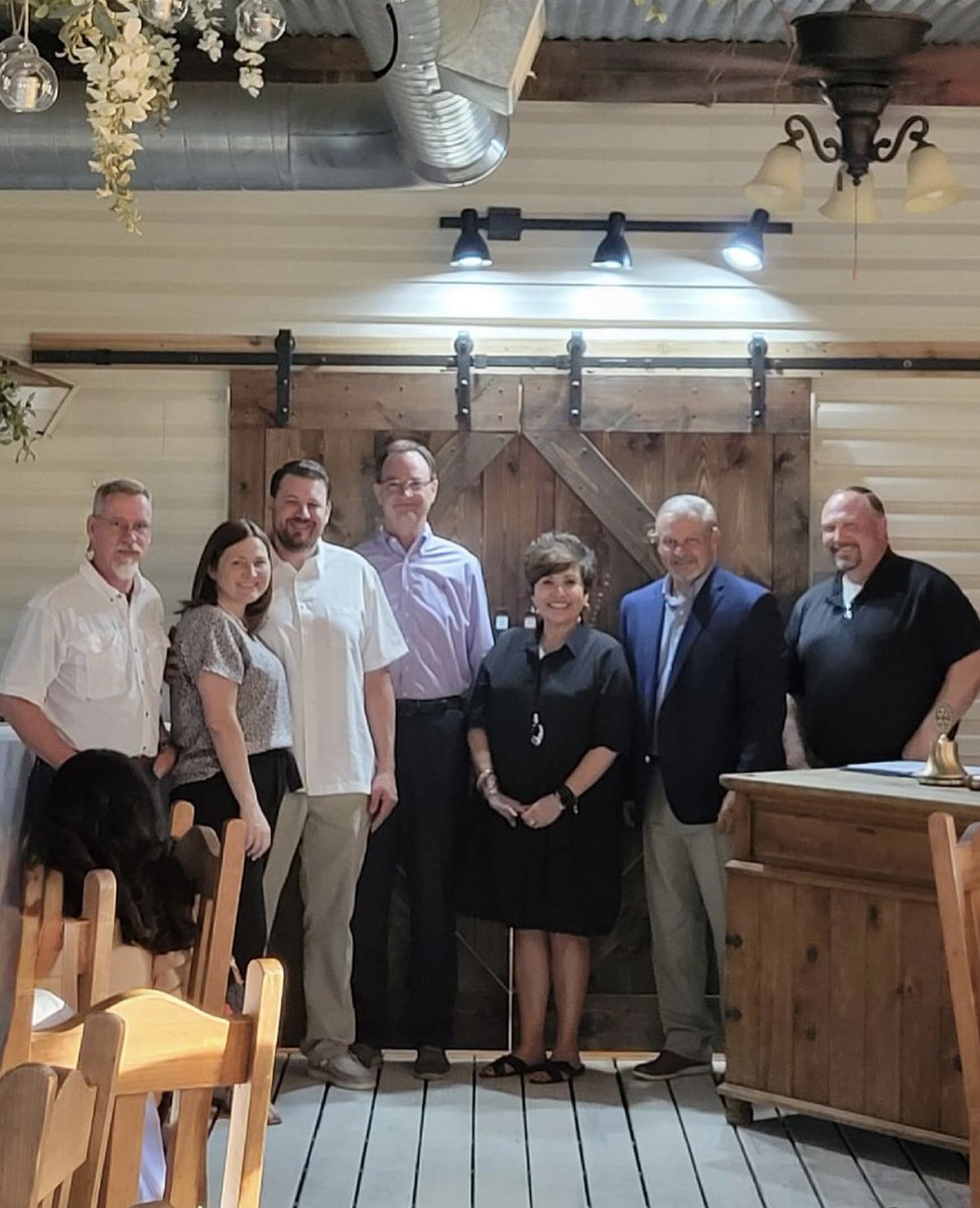 steerstrong's tweet image. Great Installation Dinner last night for our Rotary Club. Handed the gavel over to our new President. I appreciate the trust our club had when they named me President a year ago. #ServiceoverSelf