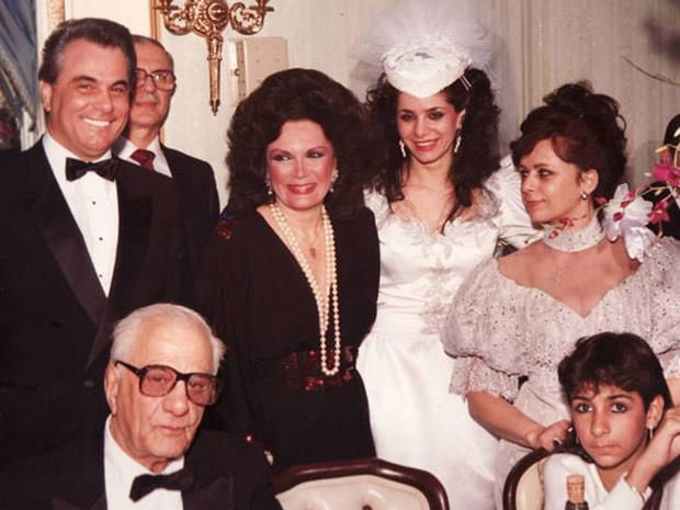 MUSICANDBUILDS's tweet photo. Black men that admire
The Italian mob
Always leave one thing out..
The Italian mob was about family..
Family men..
Here nba is dissing his kids mother
And his kids family
And telling a Italian woman who dissed him he admires her father

She called you a animal lol
And in all the mob films they said
 blacks were animals
That sell drugs to their own people 

Black men need to value family