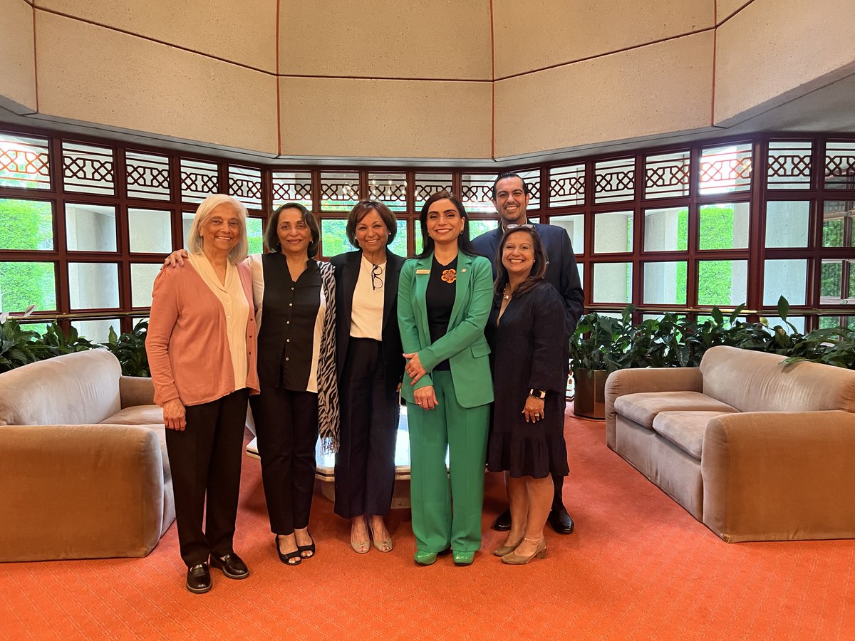 UnitedWay_BC's tweet photo. The last stop of our tour with @MLA_Sandhu was at Ismaili Centre, Vancouver where we were met by @TheIsmailiCA volunteers to learn about their outstanding work caring for Ismaili seniors including the Aging in Place toolkit in partnership with @UnitedWay_BC #HealthyAging https://t.co/07FBH7ngZg