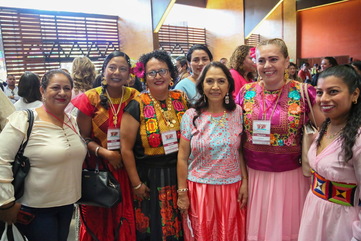 Irma_BolanosOax's tweet photo. Con la realización del Primer Encuentro Nacional de Centros de Acogimiento Residencial de Niñas, Niños y Adolescentes en #Oaxaca, personal de nuestro Sistema Estatal DIF compartirá sus experiencias y conocimientos para retroalimentar el trabajo de otras entidades y organismos, https://t.co/1XGh7zHz8P