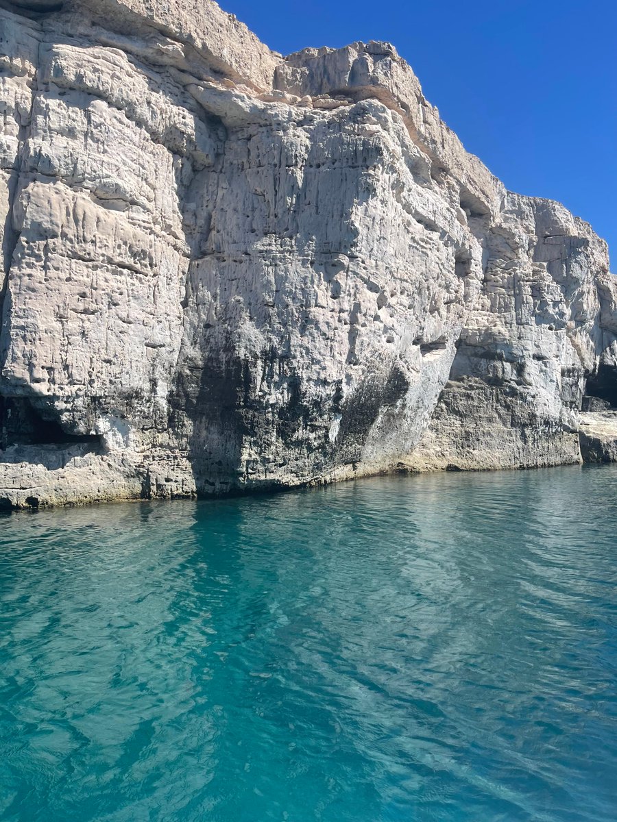 Exploring the crystal-clear waters of Loreto, Mexico! The adventure of a lifetime, with some of the most majestic views nature has to offer 🌊 🌴 @travelbajasur @secturBCS #Loreto #BajaCaliforniasur #Loreto #visitbajasur #dejateLlevar #adventuretravelmexico #baja #seaofcortez