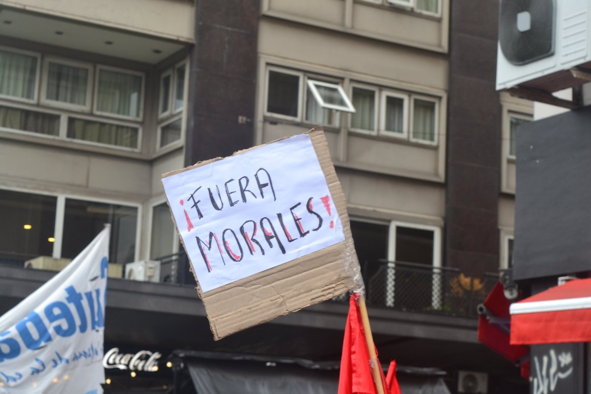 KolinaNacional's tweet photo. 🟢Kolina presente en la marcha para apoyar la lucha del pueblo Jujeño, repudiando la represión del gobierno de Morales y contra la reforma constitucional totalmente antidemocrática.

Basta de represión!
Liberación de todxs lxs detenidxs!
Basta Morales! https://t.co/Um7kaz1oAI