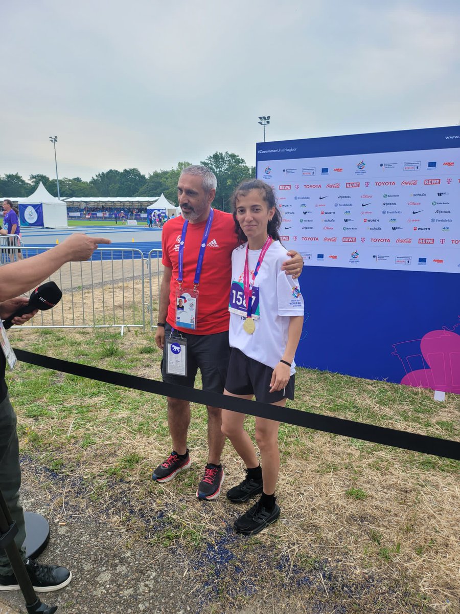 Okulumuz öğrencilerinden Ayşe Başaran Berlin'de düzenlenen Özel Olimpiyatlar Dünya Yaz Oyunları'nda uzun atlamada altın madalya alarak Dünya Şampiyonu oldu🥇🇹🇷 <a href="/ozelolimpiyat/">Özel Olimpiyatlar Türkiye</a> <a href="/Tuzlamem/">Tuzla İlçe Milli Eğitim Müdürlüğü</a> <a href="/istmem_oer/">İstanbul İl Özel Eğitim ve Rehberlik Hizmetleri</a> <a href="/MebOrgm/">Özel Eğitim ve Rehberlik Hiz. Genel Müdürlüğü</a>