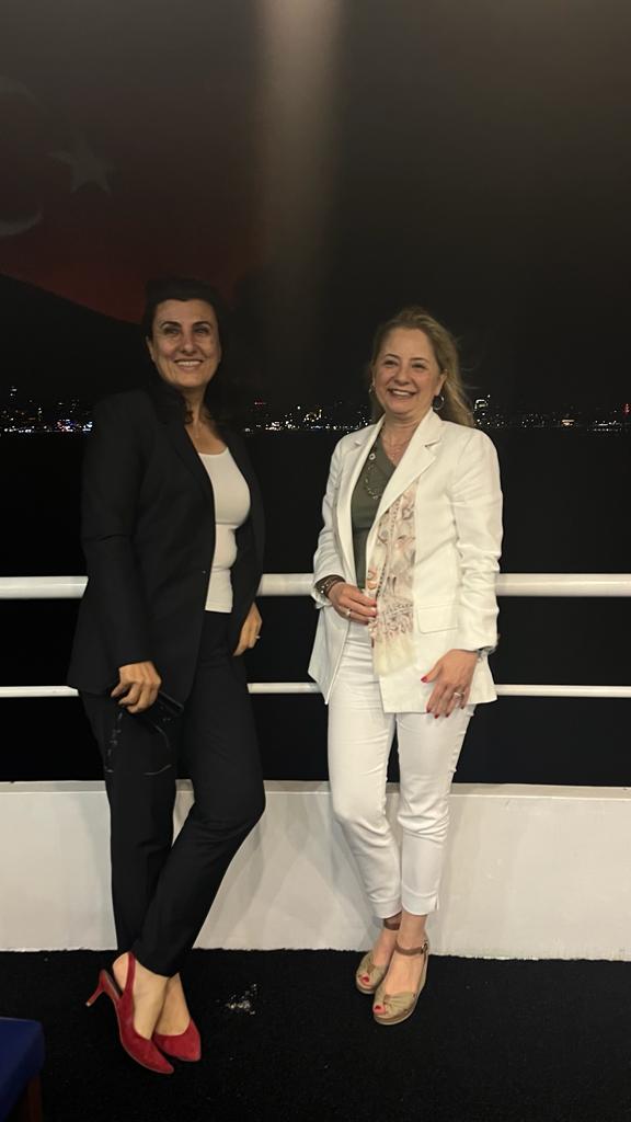 ItpTurizm's tweet photo. İstanbul Boğazı eşliğinde yaza merhaba dediğimiz keyifli bir buluşma gerçekleştirdik. @ISATAGDER 'ne değerli ağırlamaları için teşekkür ederiz. https://t.co/U9fOVEnfkS