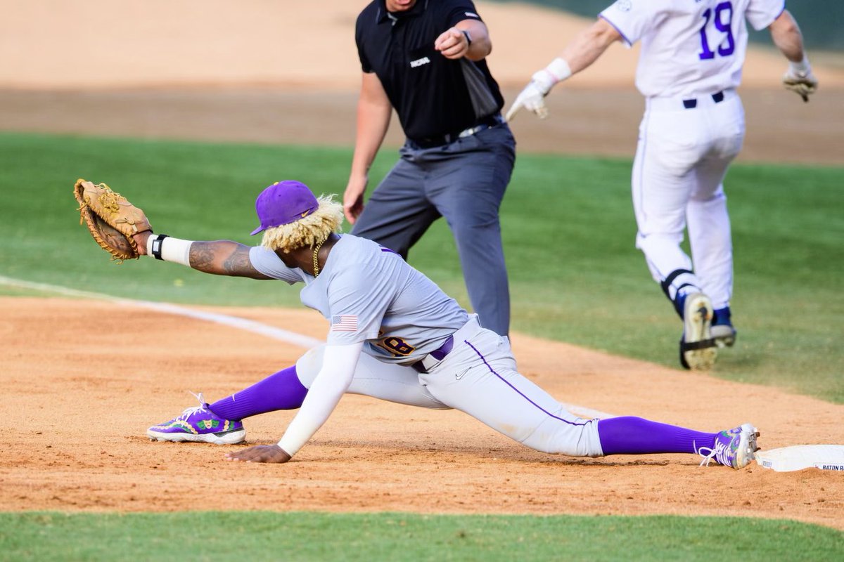 Tre Morgan’s custom cleats in Omaha.
Throw me something, mister!
5-11, .455 BA, 3 XBH, 3 RBI 
#LSUbaseball #MCWS #Omaha #MardiGras #CustomCleats #BootUp