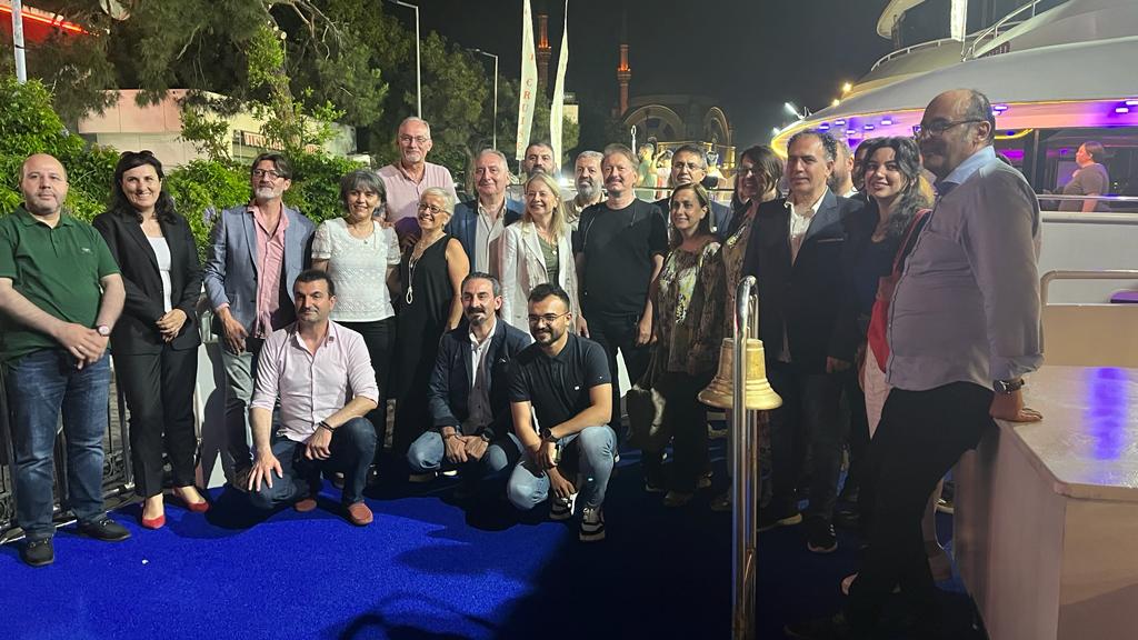 ItpTurizm's tweet photo. İstanbul Boğazı eşliğinde yaza merhaba dediğimiz keyifli bir buluşma gerçekleştirdik. @ISATAGDER 'ne değerli ağırlamaları için teşekkür ederiz. https://t.co/U9fOVEnfkS