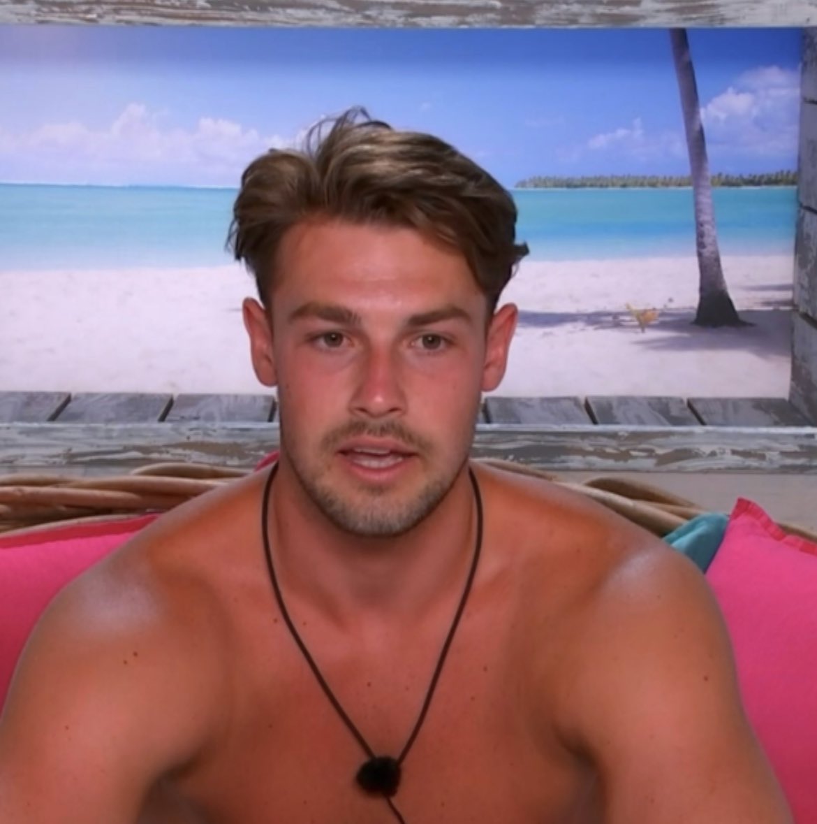 Pariscato2's tweet photo. Same guy, different font  #LoveIsland https://t.co/PZdezCVbB4