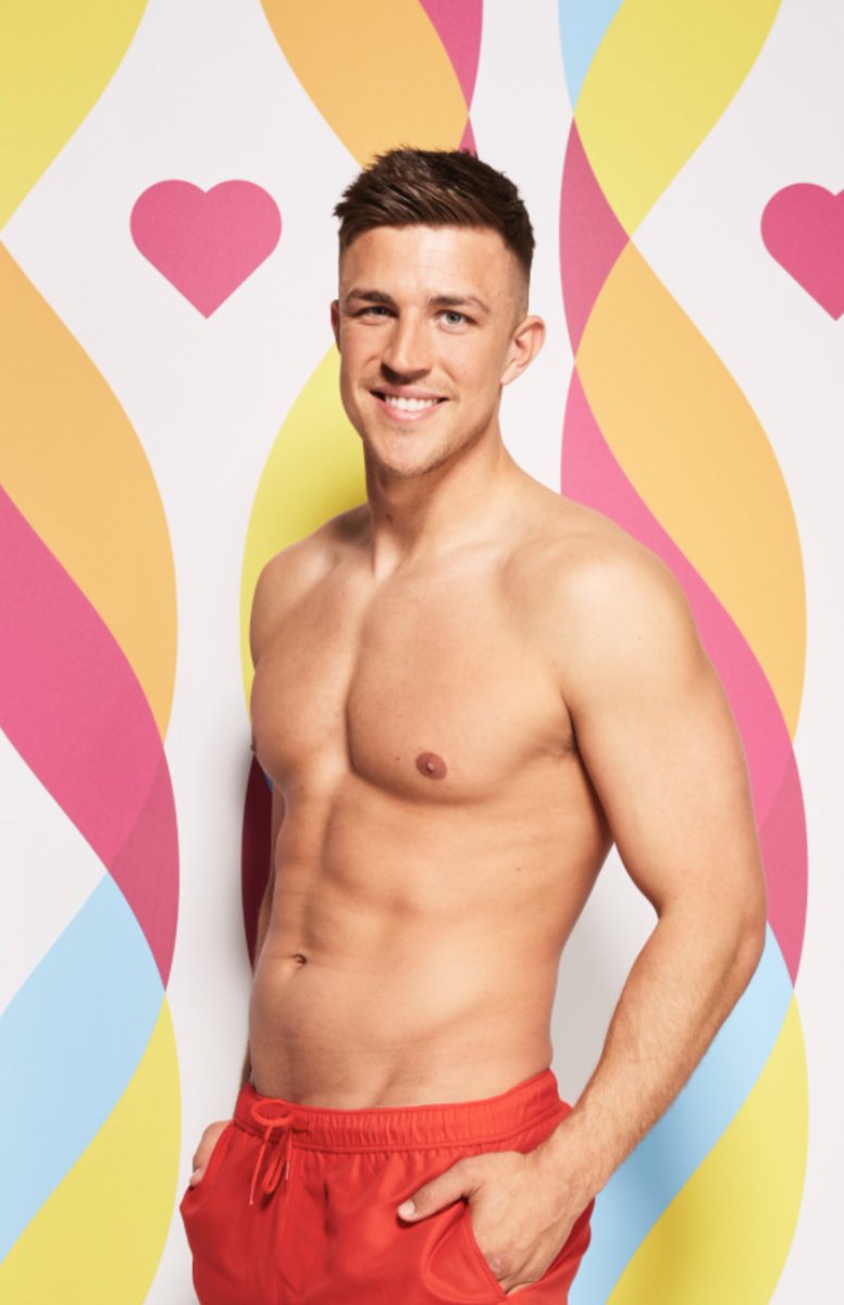 Pariscato2's tweet photo. Same guy, different font  #LoveIsland https://t.co/PZdezCVbB4