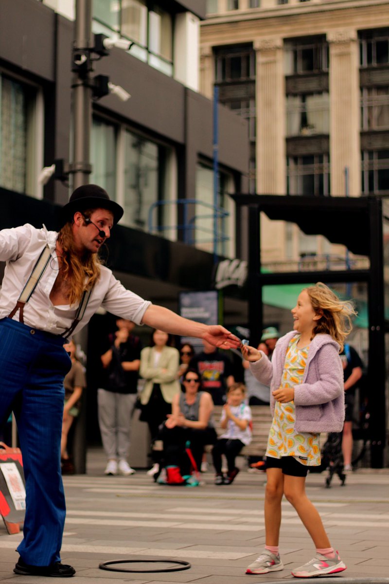 Courtneyscholl1's tweet photo. Just some photos from a show 🪄✨
#StreetArt #streetperformance #performance #streetphotography #photography https://t.co/rcVGAK9nj4