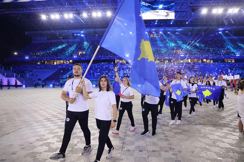 Ekipi i Kosovës duke parakaluar në ceremoninë hapëse të Lojërave Evropiane #Krakow2023 #EuropeanGames2023 #TeamKosova #openingceremony
📷KOK
