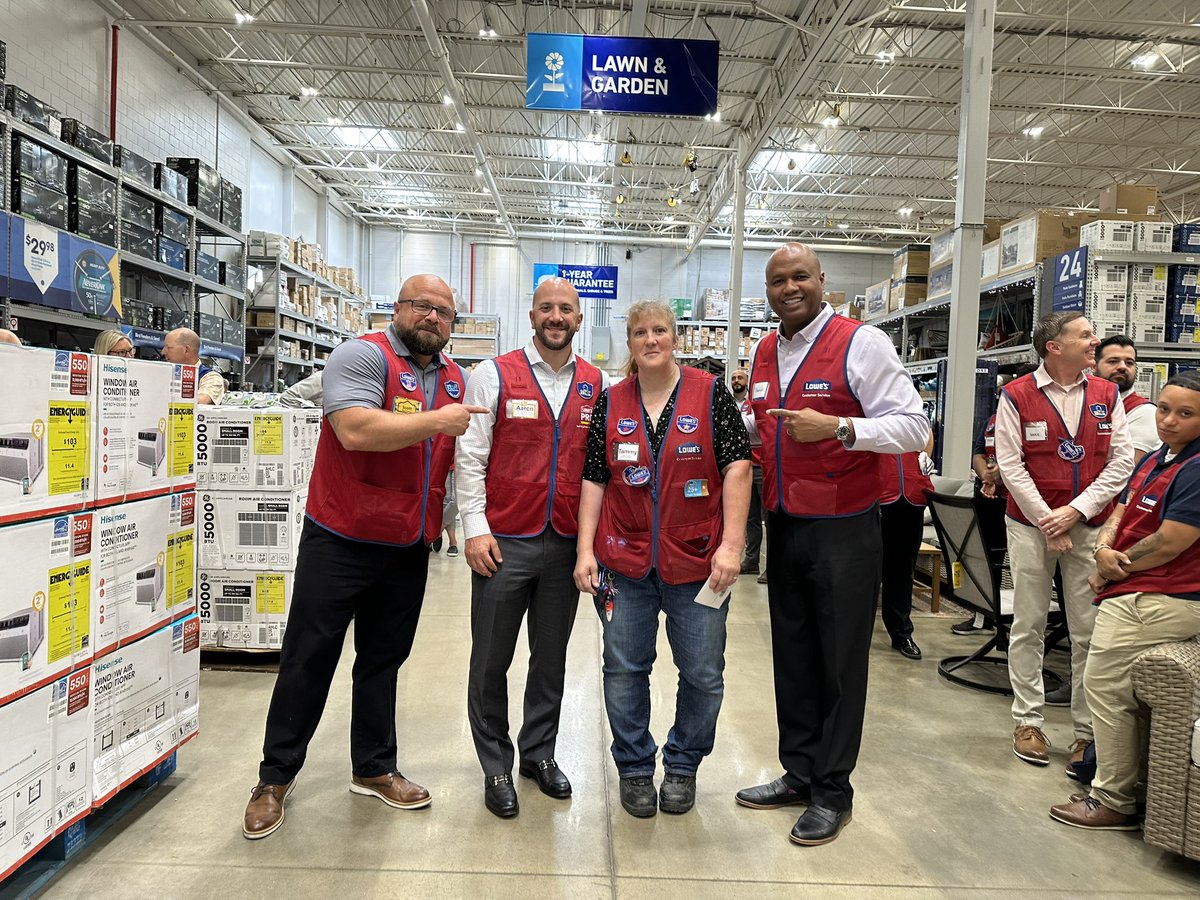 Great time today hosting our Fashion Plumbing MVP walk! Store looked great and had some very valuable interactions with our Merchant partners! @DamonBennettR7 @WileyLorena @Lowes @BoltzBill @LowesRegion7