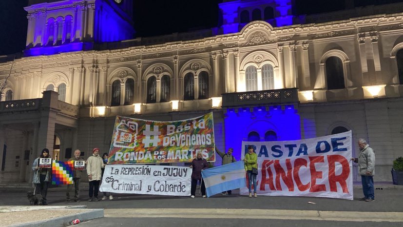 foro_ecologista's tweet photo. 284° "Ronda de los Martes"
#BastaDeRepresión a los pueblos que DEFIENDEN la VIDA
#JujuyResiste
#BastaDeVenenos
#BastaDeCáncer
#BastaDeExtractivismos que DESTRUYEN CUERPOS y TERRITORIOS https://t.co/bMrG5cIKOX