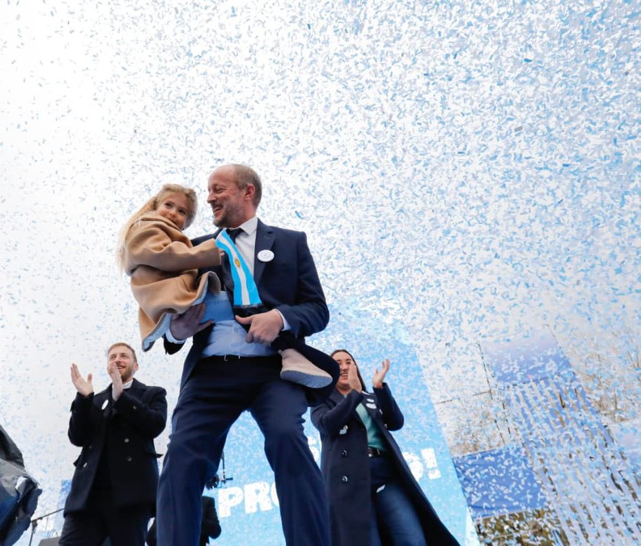 👦🏼👧🏻 | Más de 10 mil alumnos y alumnas lomenses hicieron su Promesa de Lealtad a la celeste y blanca. 🇦🇷

#LomasEsEnEquipo
<a href="/fotermin/">Federico Otermín</a>
<a href="/marinalesci/">Marina Lesci</a>
<a href="/acsantarelli/">Adrian Santarelli</a> 
<a href="/matigasparrini/">Matias Gasparrini</a>