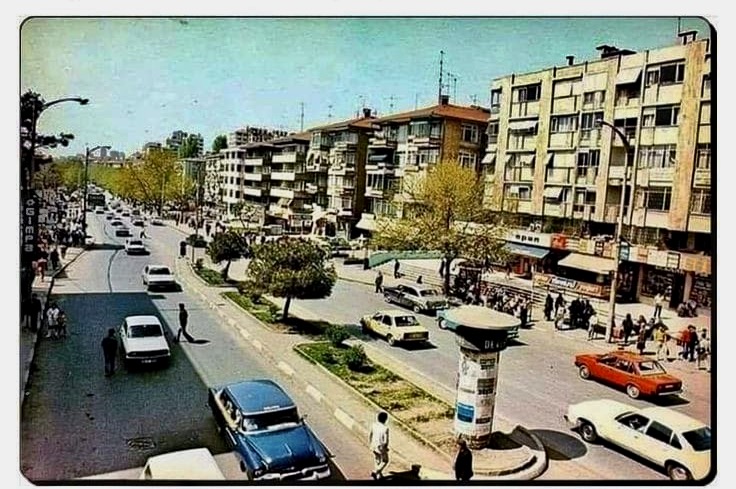 Bağdat Caddesi, Şaşkınbakkal (Kadıköy), İstanbul, 1980s

Photo ht Muazzez Cılentı