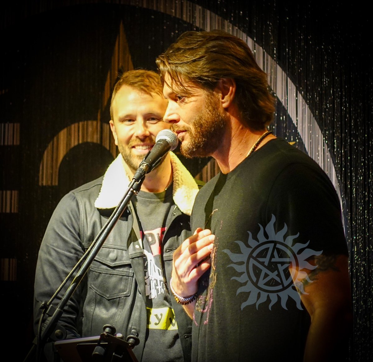 Suou88's tweet photo. I’m playing a bit with photoshop and try to figure out what to use as watermark. 🤔 Have some examples. 
#jib13 #jibstaff #mondayconcert #JIBFamily #JensenAckles #JusInBello #DeepVoiceCompetition #PaulCarella https://t.co/E1hLqe85JV