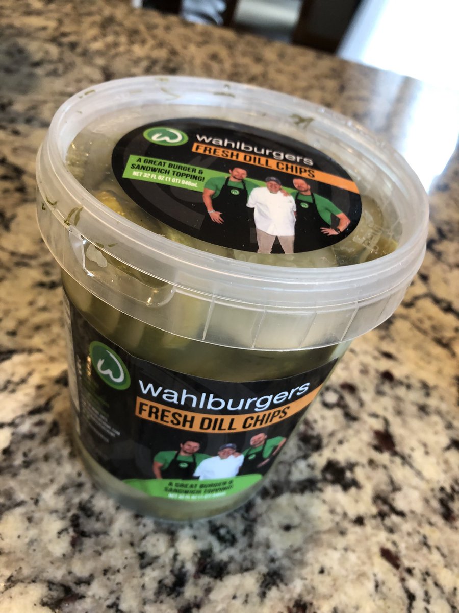 PintsForksFrnz's tweet photo. So good. 🙌🍻🍔
thx @Wahlburgers 
—
#pintsforksfriends #burgerboss #dillpickles #wahlburgers https://t.co/3jNhMmE0GE
