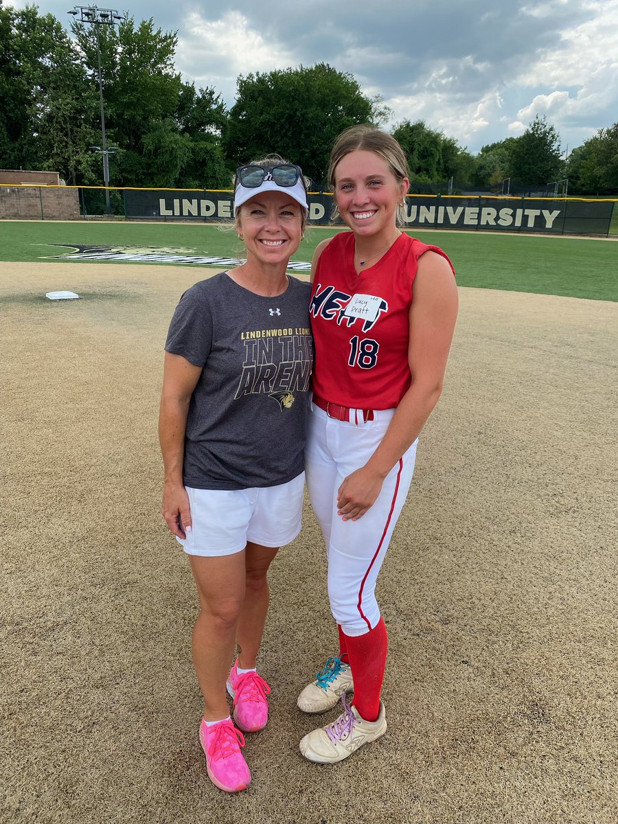 Had a amazing time at the Lindenwood softball camp today! So thankful that I got to work with the staff and players. The campus is beautiful🙌 @LindenwoodSB @CoachErinBrown #IntheArena