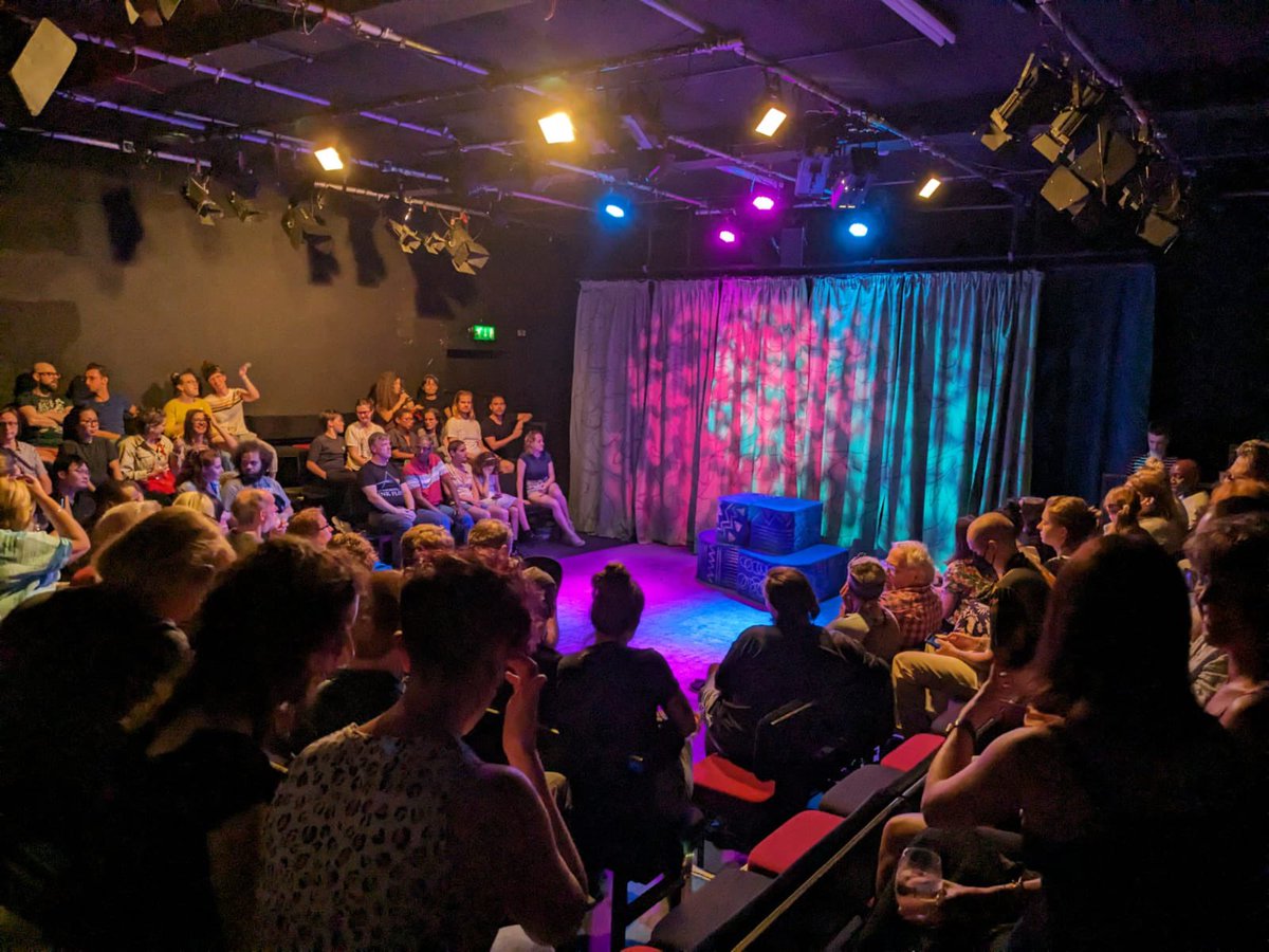 jakeyoh's tweet image. Thank you to the audiences who came to our fist preview at @swkplay this evening for @SHEWOLVES__. Brilliantly supportive and bigging up the Midlands talent. Mega proud.