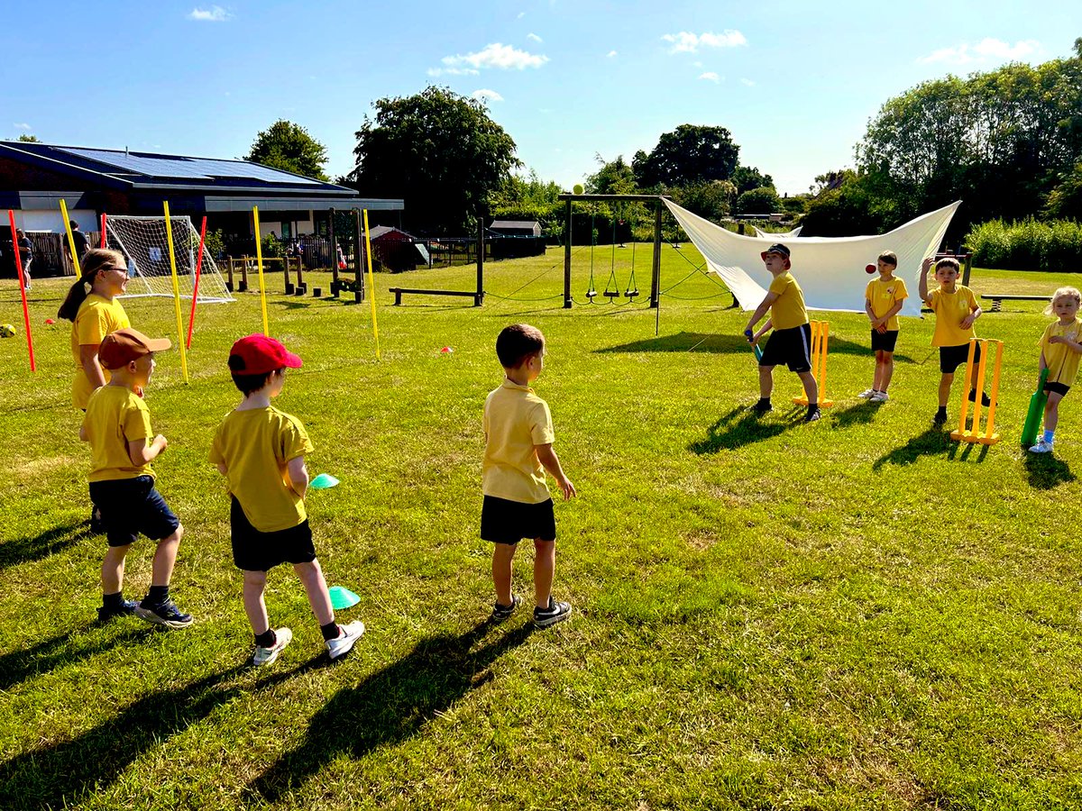 Astley_Primary's tweet image. Some incredible team spirit on display in our CLOCKWORK SPORTS action today ⏰ 🏏 …teamwork at its finest 🌟 

#aceactiveweek #weareastley #weareace #wellbethereforyou 🩵