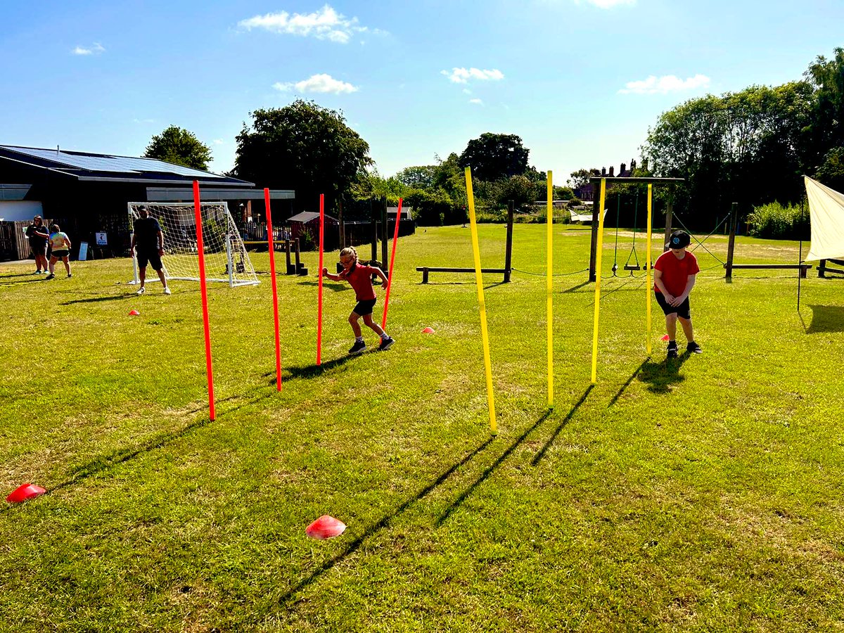 Astley_Primary's tweet image. Some incredible team spirit on display in our CLOCKWORK SPORTS action today ⏰ 🏏 …teamwork at its finest 🌟 

#aceactiveweek #weareastley #weareace #wellbethereforyou 🩵