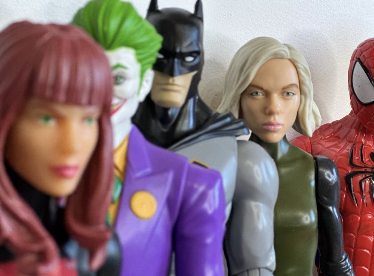 MASKING Y AUTISMO. Encajar, imitar, copiar, simular aún con escasas estrategias mentalistas y pocas intenciones maquiavélicas, supone  un esfuerzo titánico con consecuencias traumáticas. Un esfuerzo sobrehumano. Una sobrecompensación que amenaza la salud mental.