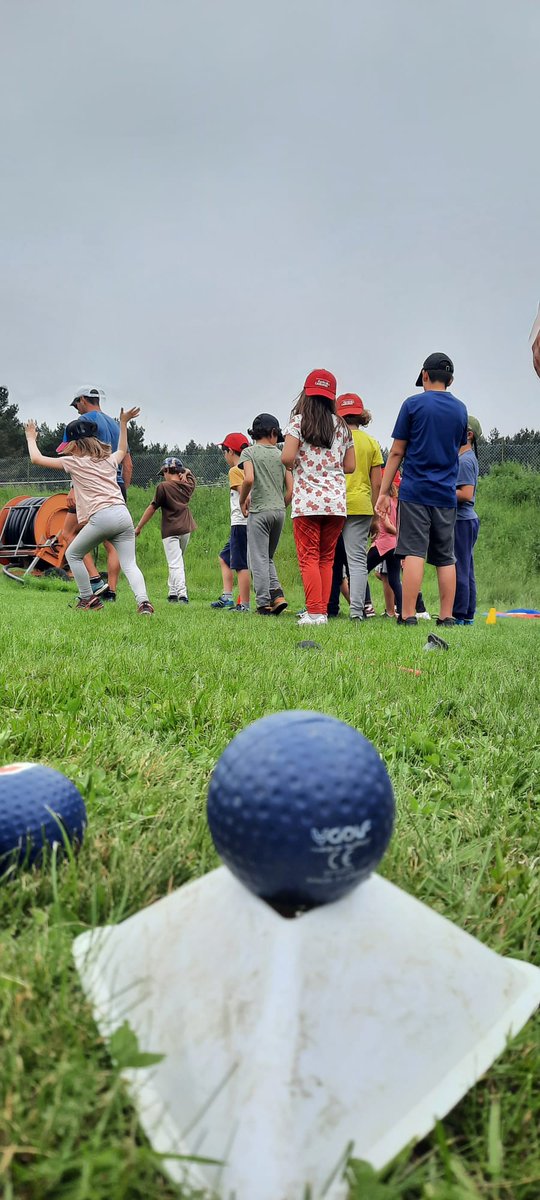 MaterCapcirGar's tweet photo. Ce mercredi après-midi, c'était la journée olympique parents-enfants-alsh. Tous se sont retrouvés pour partager des activités. Au programme: baseball, biathlon, jeux coopératifs, escrime bouteille, arbre de la paix... #JOP2023 #Génération2024 #AllianceEducative
@Usep_66 https://t.co/Mv7leJjk1e