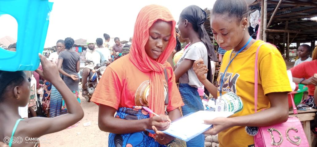 DeAlpheus's tweet photo. Today was another massive voter mobilization and education in Bo City and it's surroundings.
Over 1,500 voter Information, Education and Communication IEC materials was distributed to enhance voters knowledge especially  1st time voters.
@YIAGA, @CGGSierraLeone, #ThePowerof18 https://t.co/b4dzQ29znC