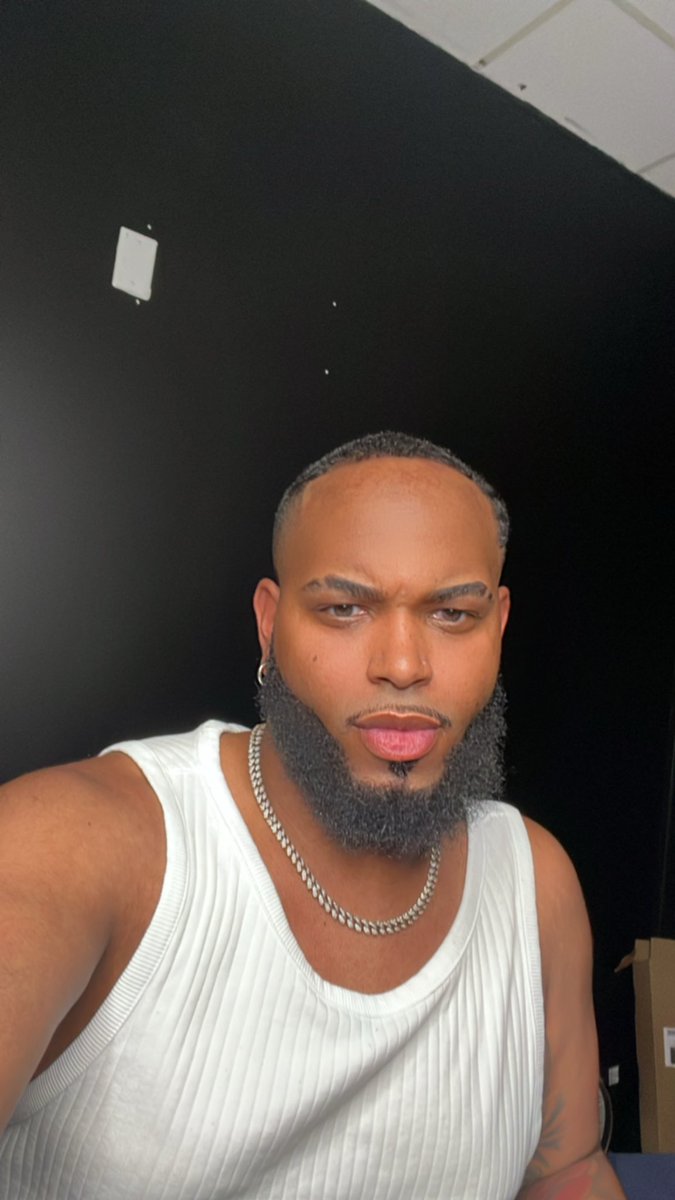 HesooGroovy's tweet image. Nun just Facecard ✨