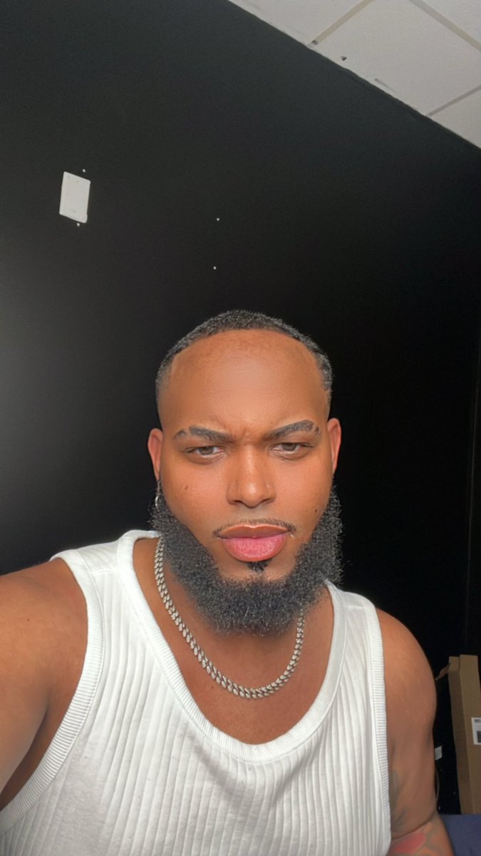 HesooGroovy's tweet image. Nun just Facecard ✨