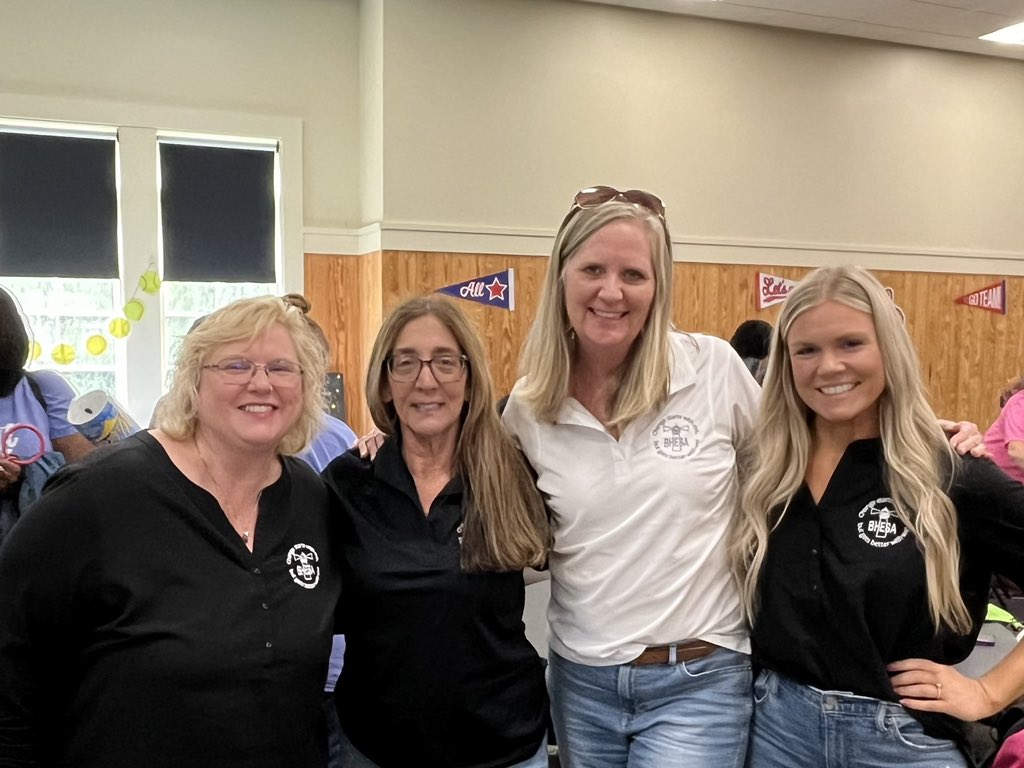 JenAFore's tweet photo. Leading the way even in the summer with these  incredible @BentonHeightsES leaders. Day One of @TheLeaderinMe Summer Leadership Academy.  Missing you @jamiespinks and @boatcandice
 #betterwithwe https://t.co/jmIr1cFNAU